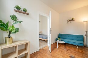 Lively City Getaway for 10 Near Meir