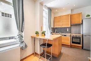 Lively City Getaway for 10 Near Meir