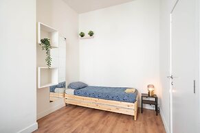 Lively City Getaway for 10 Near Meir