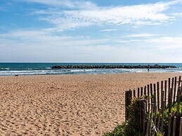 Large Seaview Stay for 8 in Valras Plage