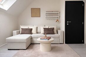 Central 2 Private Rooms With Shared LR