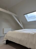 Central Ghent 2 Rooms With Shared LR