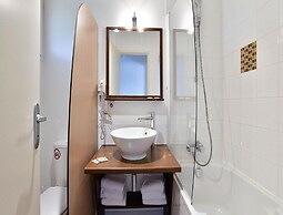 Spacious Stay for 6 in La Rochelle