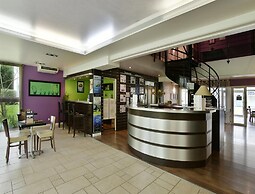 Spacious Stay for 6 in La Rochelle