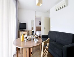 Spacious Stay for 6 in La Rochelle