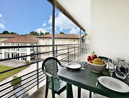 Spacious Stay for 6 in La Rochelle