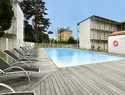Spacious Stay for 6 in La Rochelle