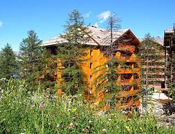 Spacious Mountain Stay for 7