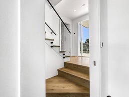 2 Bedroom Townhouse With Water Views