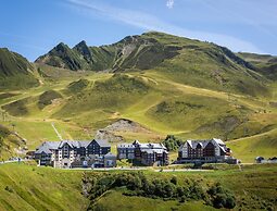 Large Alpine Base for 9 Near Slopes