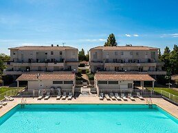 Coastal Stay for 4 With Air-conditioning
