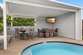 Spacious 4-bed Coastal Home With Pool