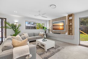 Spacious 4-bed Coastal Home With Pool