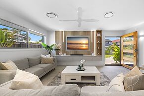 Spacious 4-bed Coastal Home With Pool