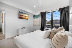 Spacious 4-bed Coastal Home With Pool