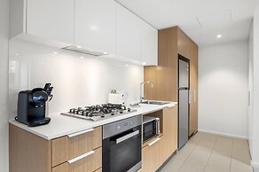 Marina-view 1-bed Apartment in Docklands
