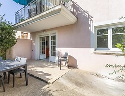 Provencal Family Apartment for 6