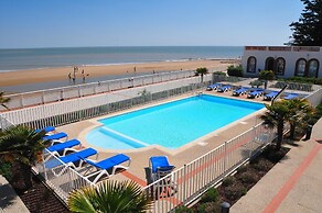 Seaside Apartment for 6 in Loire