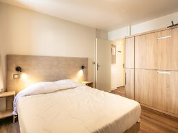 1BR Apartment Stay for 6 in Doucy