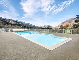 Studio for 4 in Giez With Pool