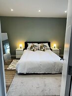 House Sleeps 6 Garden
