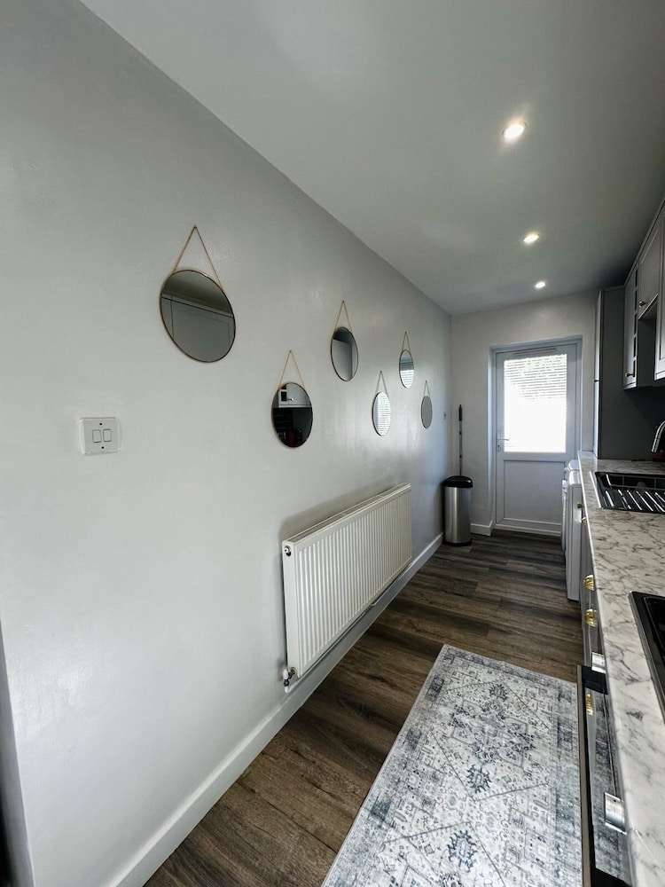 House Sleeps 6 Garden