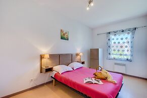 Modern 2-bedroom Vineyard House