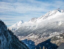Spacious Alpine Hideaway for Eight