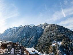 Spacious Alpine Hideaway for Eight