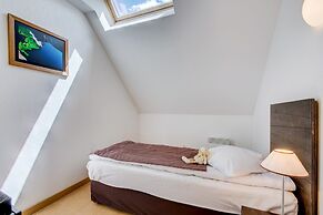 Spacious Valley Stay for Seven