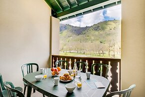 Spacious Valley Stay for Seven