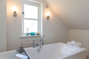 Stylish Itchenor Home Walk to Harbour Pub
