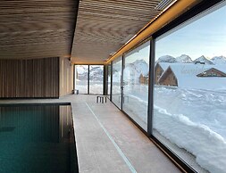 6-guest Alpine Rental With Balcony