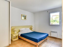 Home for 4 With Private Parking