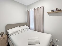 Bright 3-bed House With Garage Parking