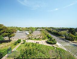Four-person Retreat Near the Beach