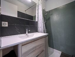 Four-person Retreat Near the Beach