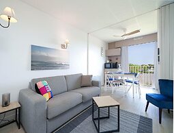 Four-person Retreat Near the Beach