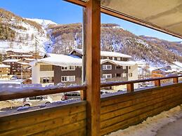 Spacious Alpine Stay for Seven