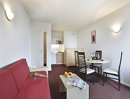 Elegant Vineyard Stay for Three