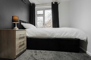 3-Bed Bolton - Hospital & Town