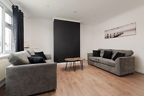 3-Bed Bolton - Hospital & Town