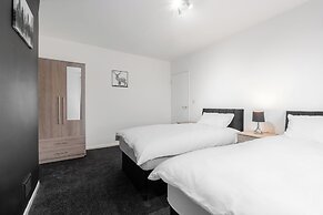 3-Bed Bolton - Hospital & Town