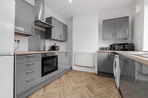 3-Bed Bolton - Hospital & Town