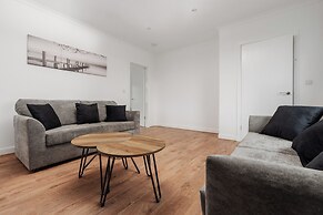 3-Bed Bolton - Hospital & Town