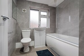 3-Bed Bolton - Hospital & Town