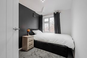 3-Bed Bolton - Hospital & Town