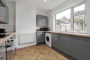 3-Bed Bolton - Hospital & Town