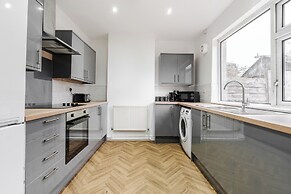 3-Bed Bolton - Hospital & Town