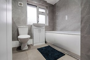 3-Bed Bolton - Hospital & Town